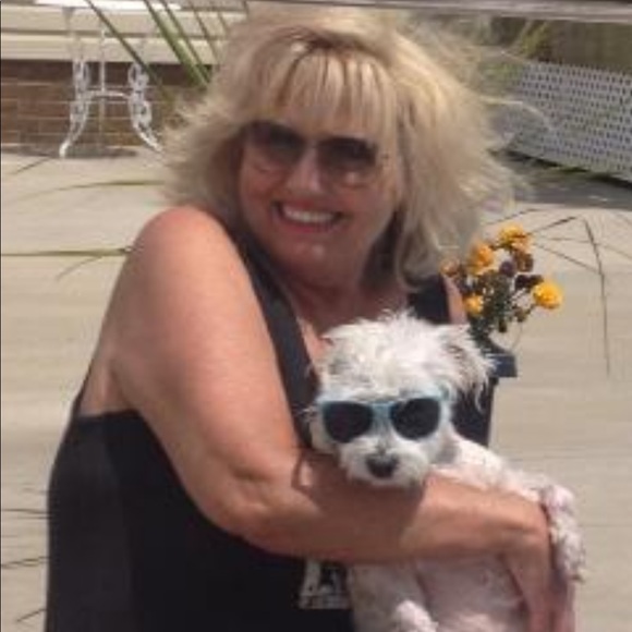 Meet your Posher, Sandy - Picture 4 of 6